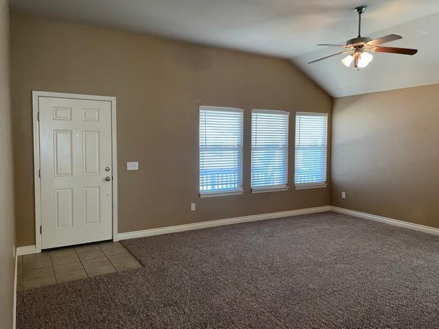 Foto del edificio - 2701 Fawn Lily Rd