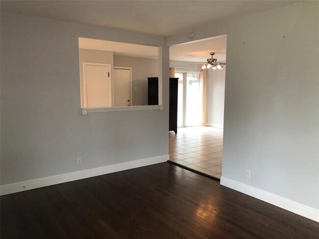 Foto del edificio - 1914 Viking Dr