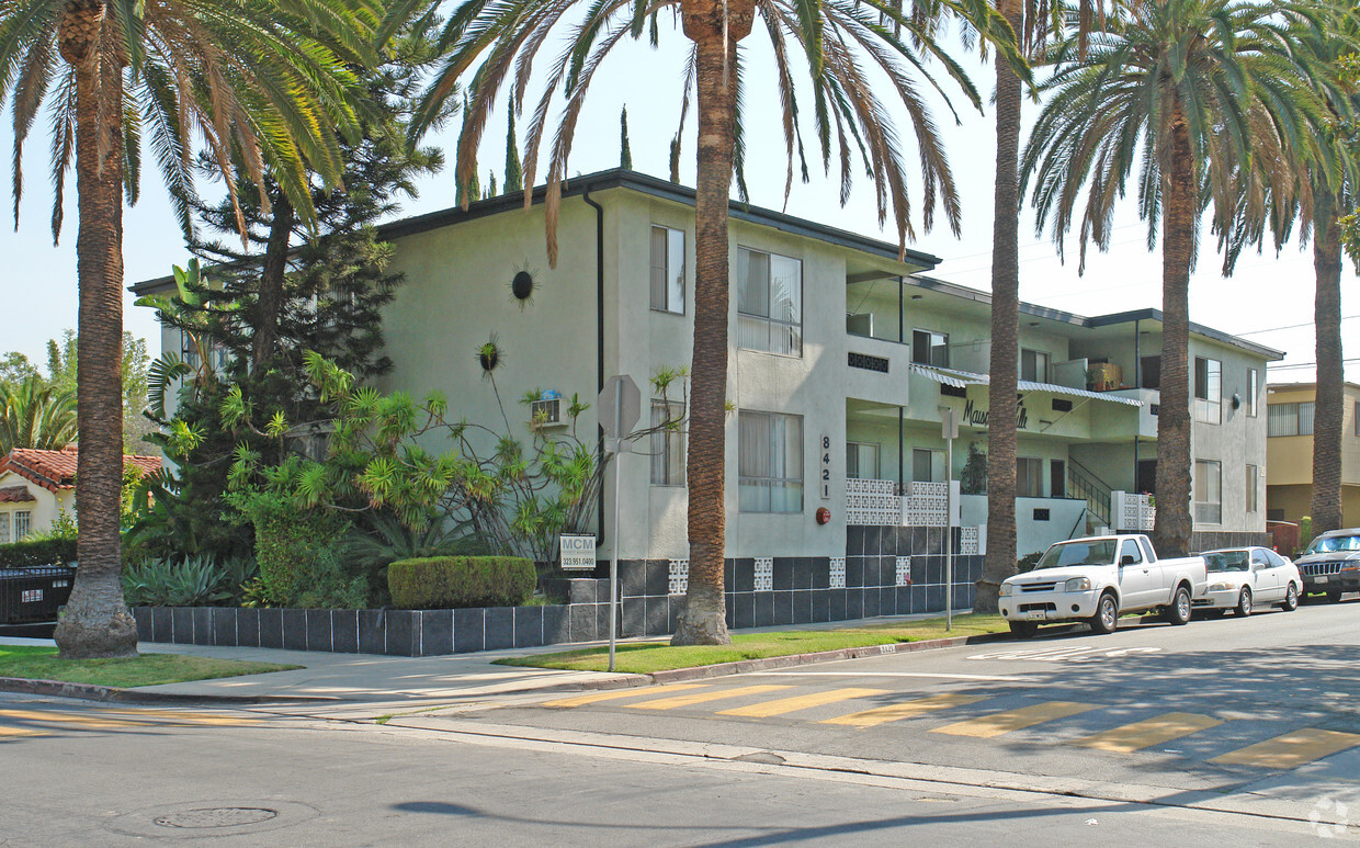 Foto principal - 8421 Clinton St