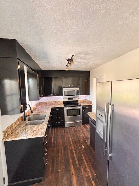 Foto del edificio - 521 Dorie Dr