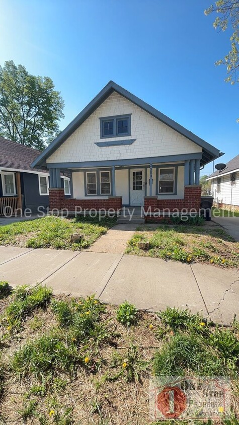 Primary Photo - 2 Bedroom 1 Bathroom home in Kansas City!
