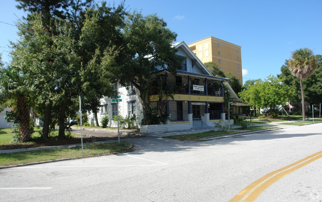 Foto principal - 728 3rd Ave S