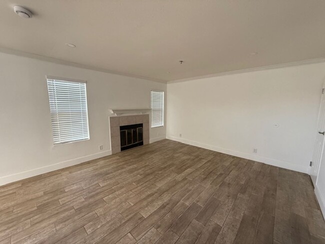 Foto del edificio - Condo in Gated Palm Lake