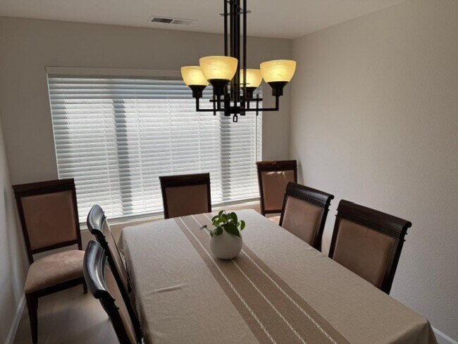Foto del edificio - Pleasanton’s Windsor Community 4 bed / 2.5 bath,  Great schools, close to Downtown