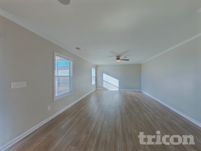 Foto del edificio - 309 Finch Ln