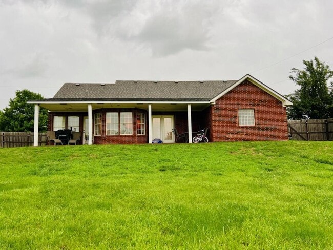 Building Photo - 37 Uvon Ln