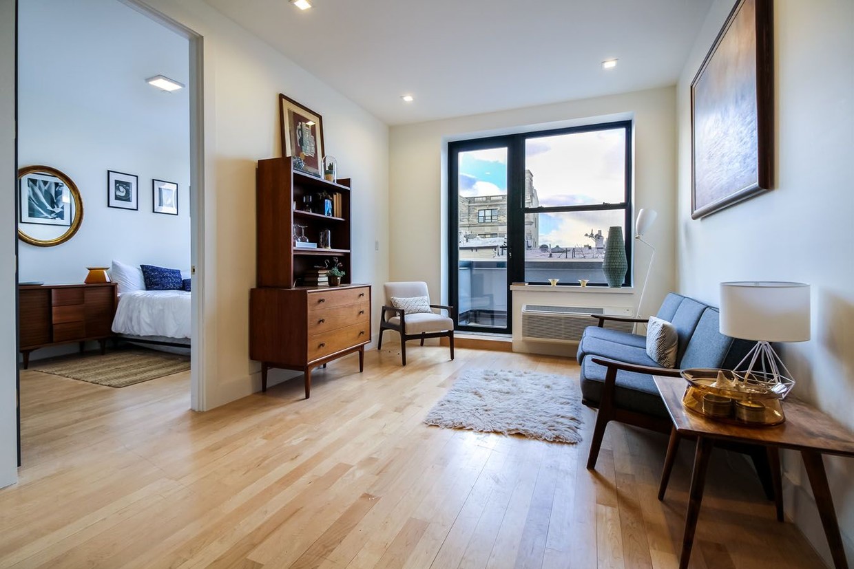 Foto principal - 709 Hart St