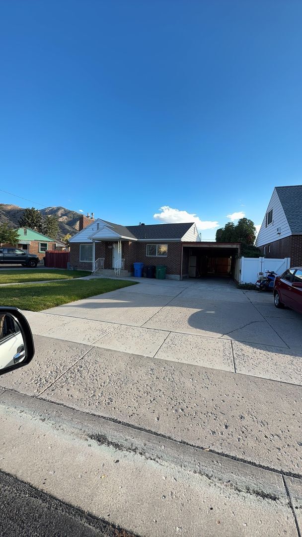 Foto del edificio - 1374 Maple Dr