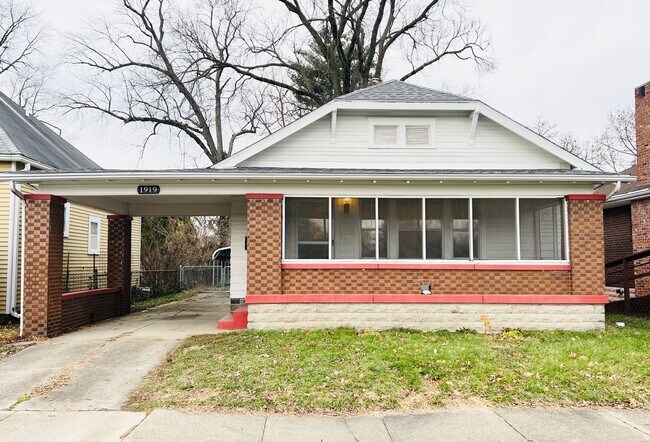 Building Photo - DEPOSIT MOVES YOU IN! No rent due until Au...