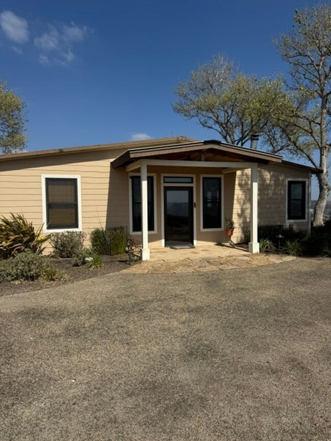 Building Photo - 1475 Cougar Ridge Rd