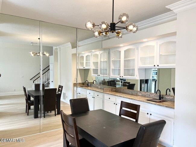 Foto del edificio - 3121 E Hillcrest Dr