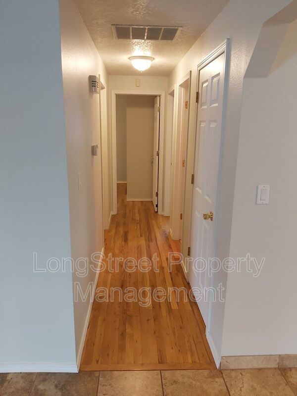 Foto del edificio - 320 NE Cambridge Cir