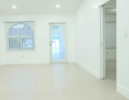 Foto del edificio - 5661 W 21st Ave