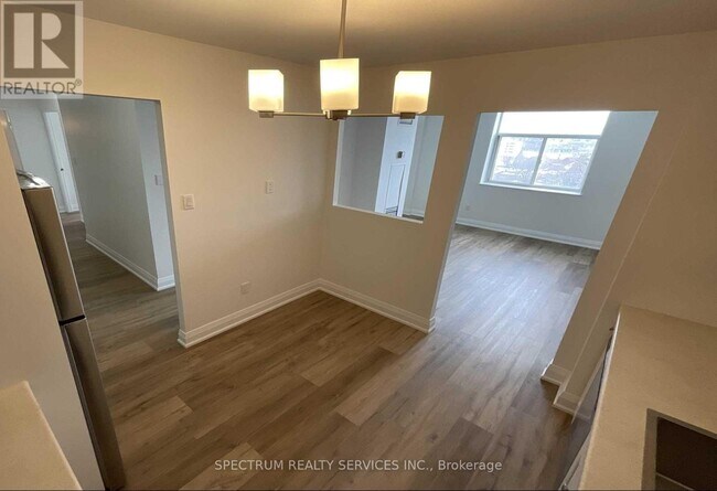 Photo du bâtiment - 3559-3559 Eglinton Ave W