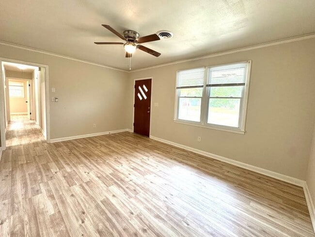 Building Photo - 868 Watts Dr
