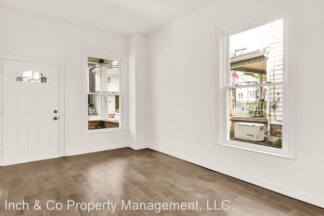 Building Photo - 4 br, 1.5 bath House - 250 E Market Street