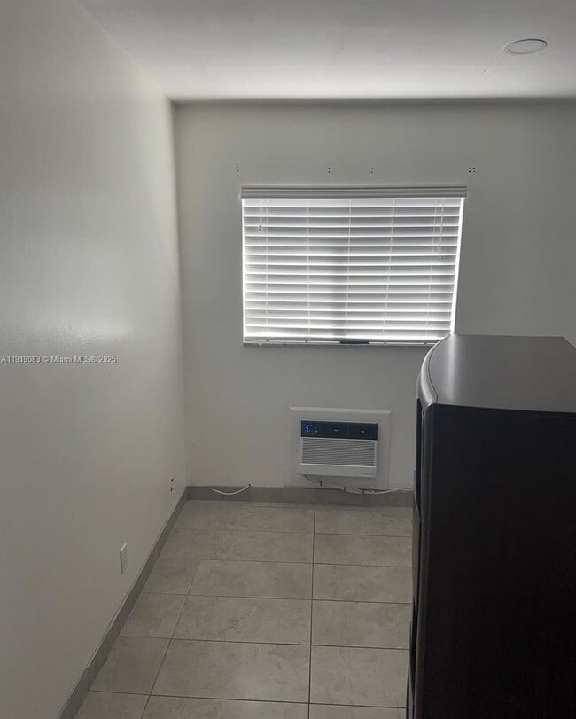 Foto del edificio - 2838 Madison St