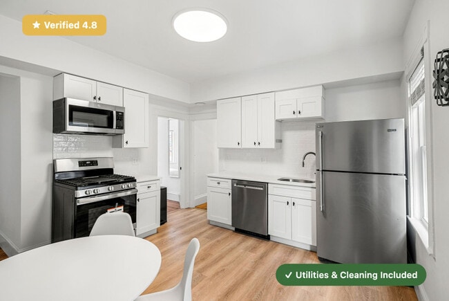 New RoostUp Furnished Private Bedroom with Private Bath in Dorchester, Boston! - New RoostUp Furnished Private Bedroom with Private Bath in Dorchester, Boston! Apartment