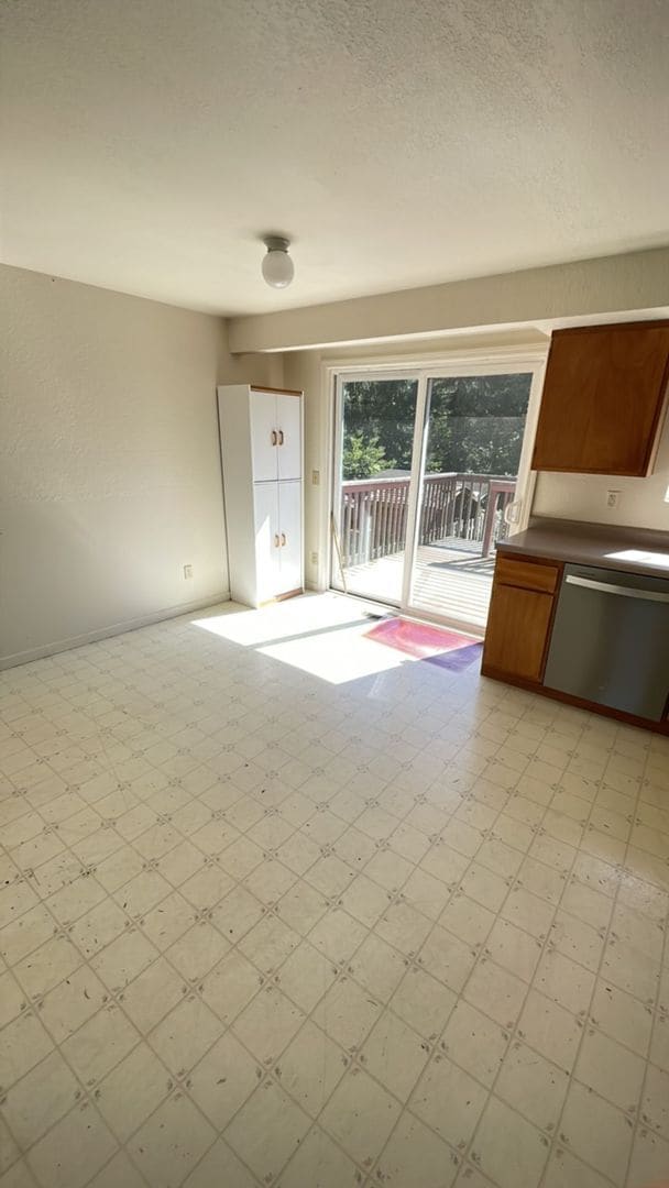 Foto del edificio - PRELEASING NOW: Large 6 bed/2 bath home!