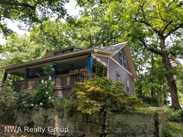 Building Photo - 3 br, 2 bath House - 700 E. Spruce Street