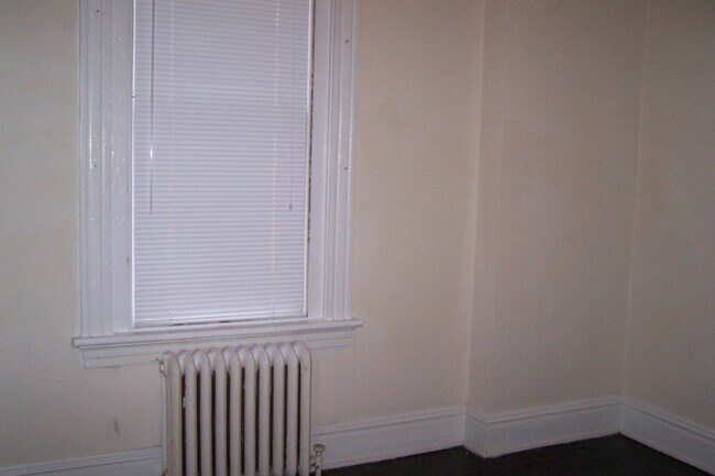 Building Photo - 202 Minor St