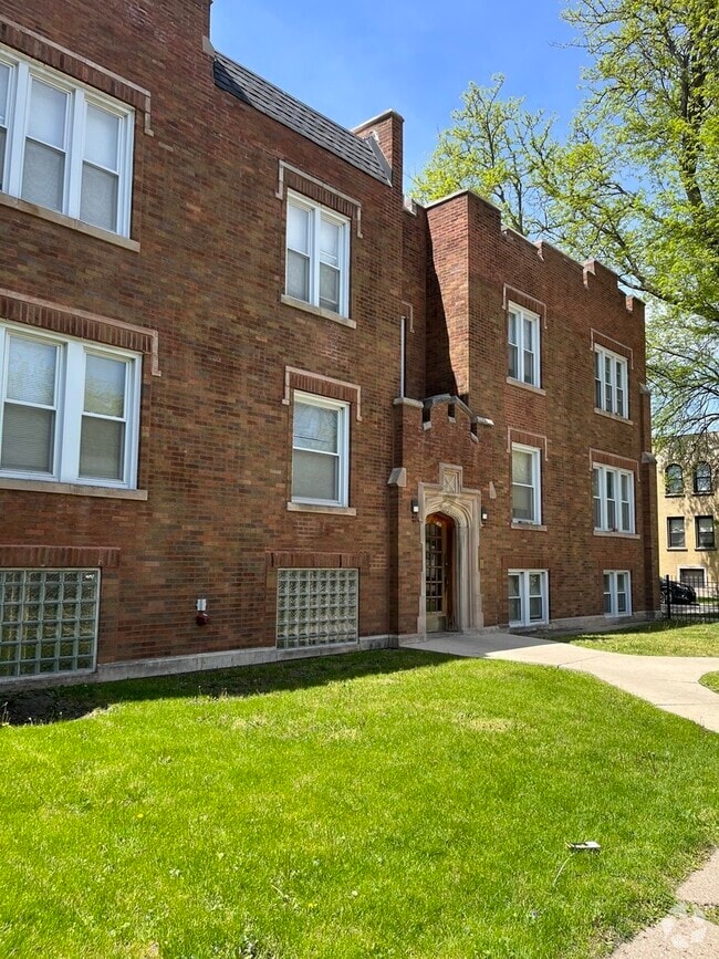 Building Photo - 7800 S Prairie Ave
