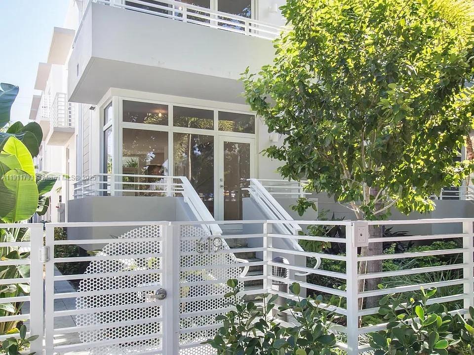 Foto principal - 619 Meridian Ave