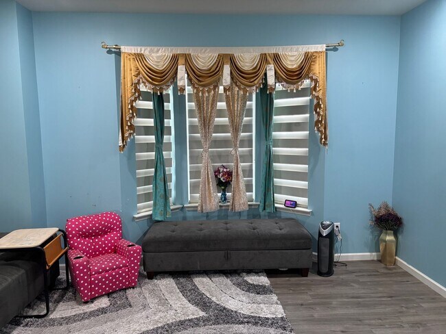 Foto del edificio - 708 Alban Aly