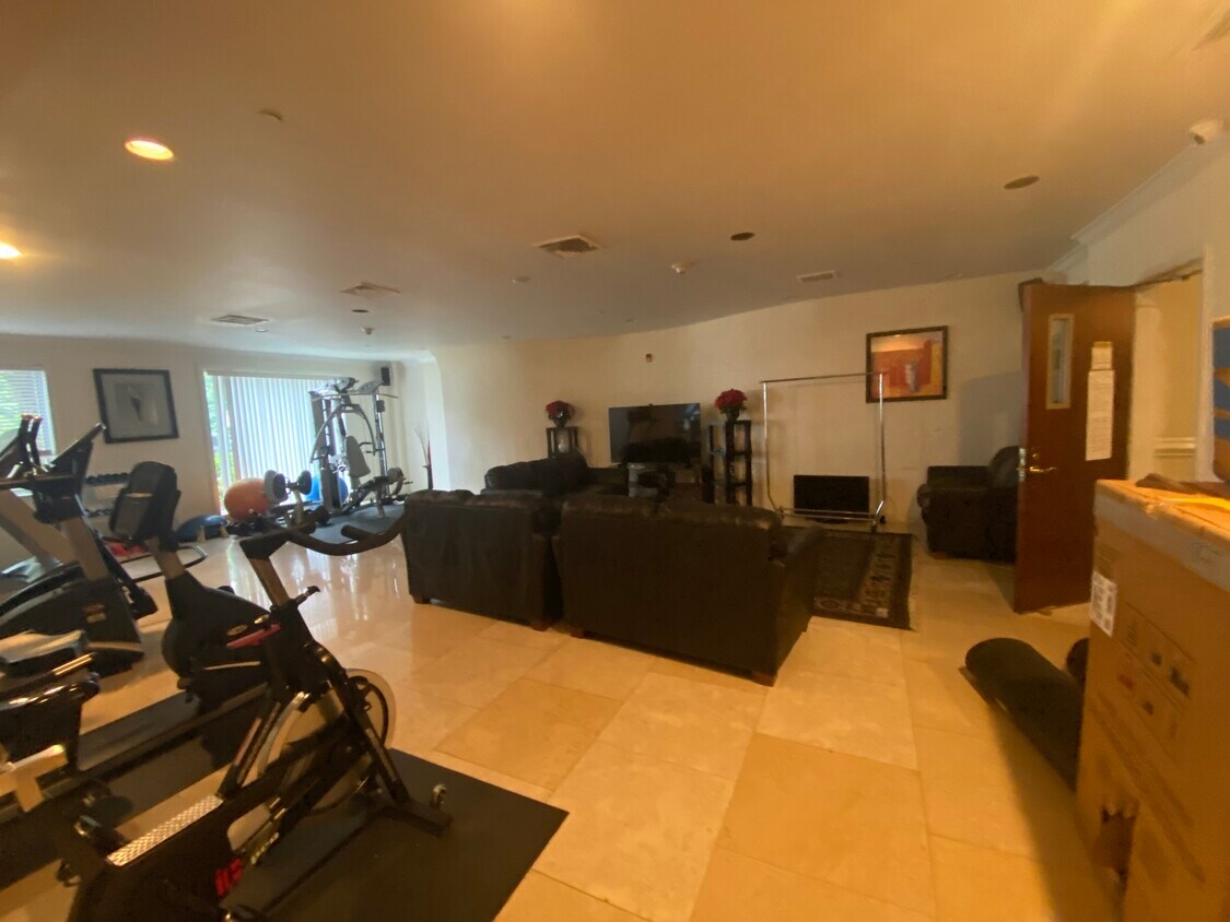 Foto principal - 171 Great Neck Rd