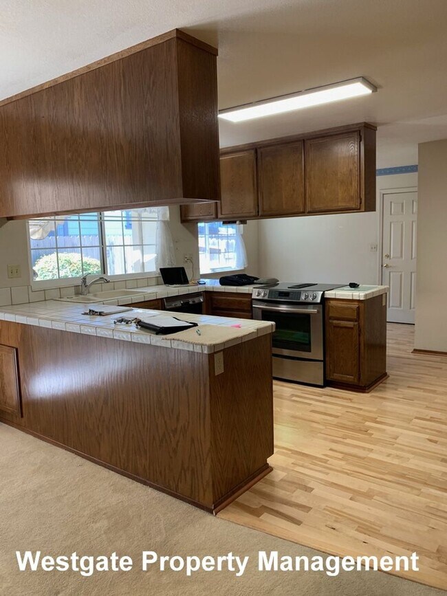 Foto del edificio - 1160 Birch Dr