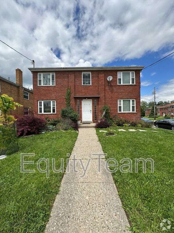 Building Photo - 3918 E Gatewood Ln