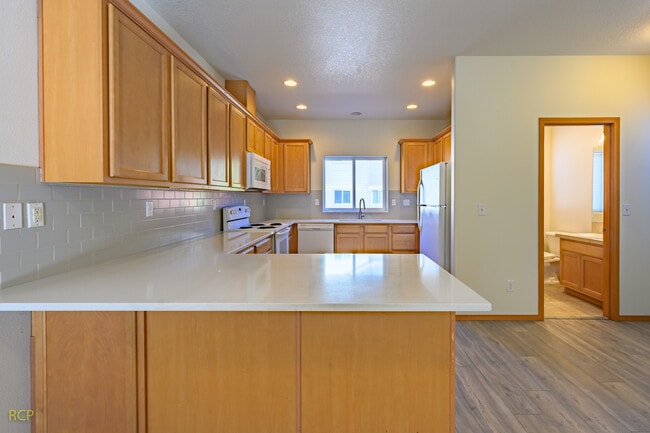 Building Photo - 5631 SE 119th Ave