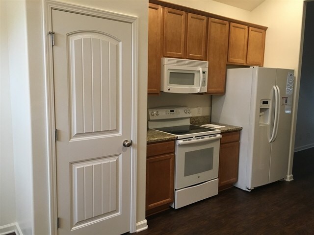Foto del edificio - 209 Crooked Oaks Dr