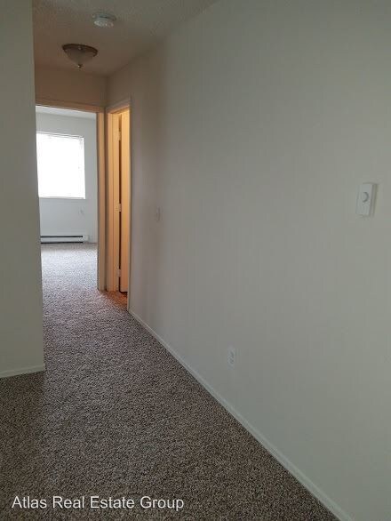 Building Photo - 3040 Mallard Dr