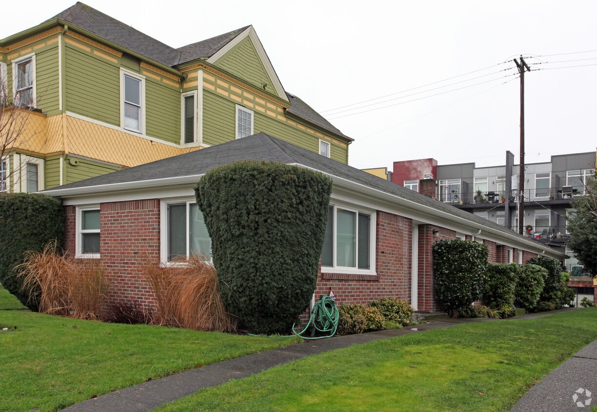 Building Photo - 612 & 614 S I St