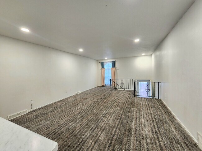 Foto del edificio - 832 S Waterleaf Pl