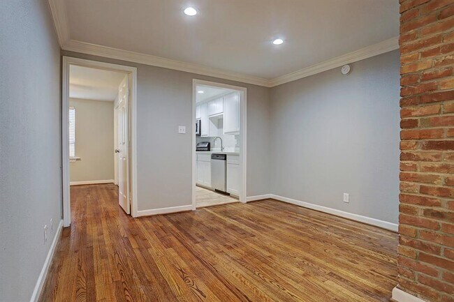Building Photo - 2643 Greenbriar Dr