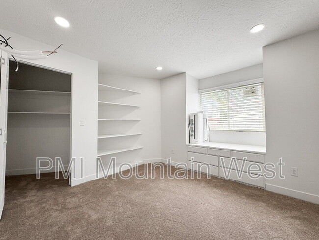 Building Photo - 985 Horsley Cir