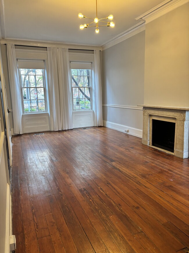 Building Photo - 1104 Pine St