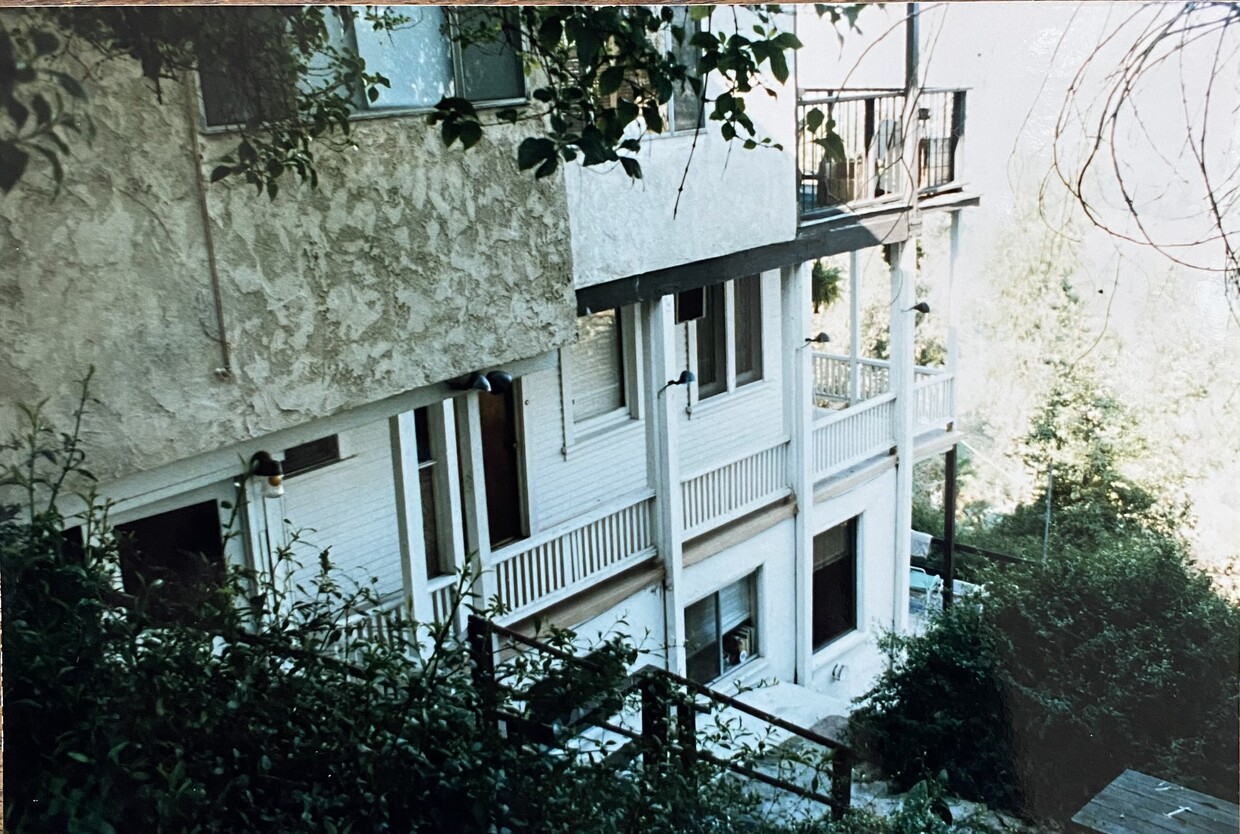 Primary Photo - 1915 Modjeska St