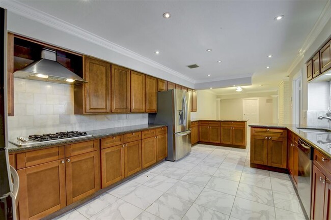 Building Photo - 4022 N Braeswood Blvd