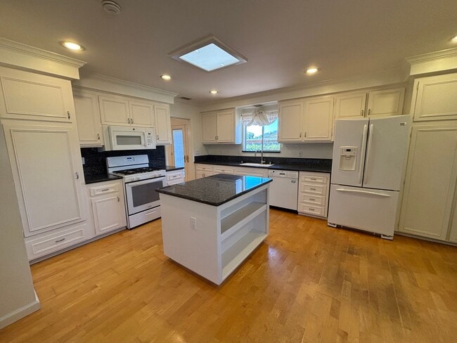 Building Photo - Beautiful Ranch Style House in Rancho Bernardo