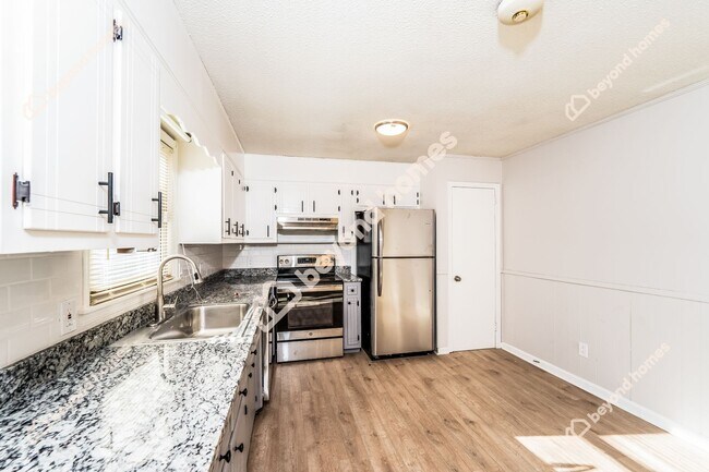 Foto del edificio - Beautifully Modernized 3 BR and 2 BA in on...