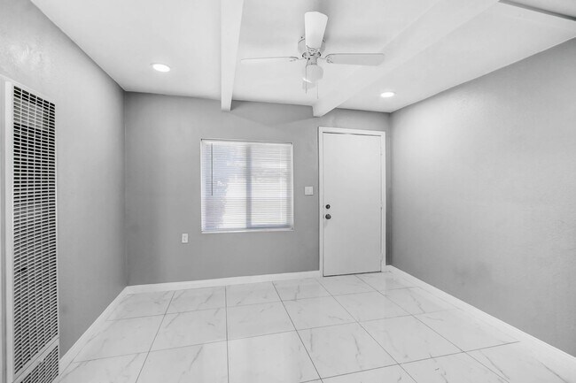 Foto del edificio - 5885 Picker St