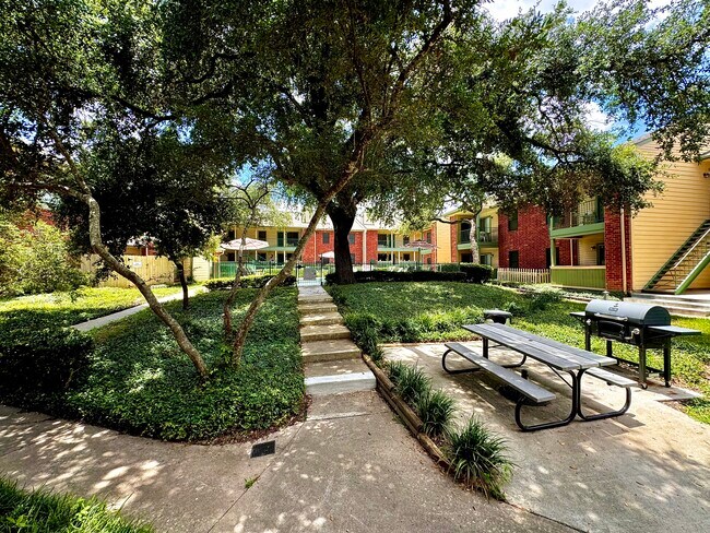 Foto del edificio - Hidden Timber Apartments