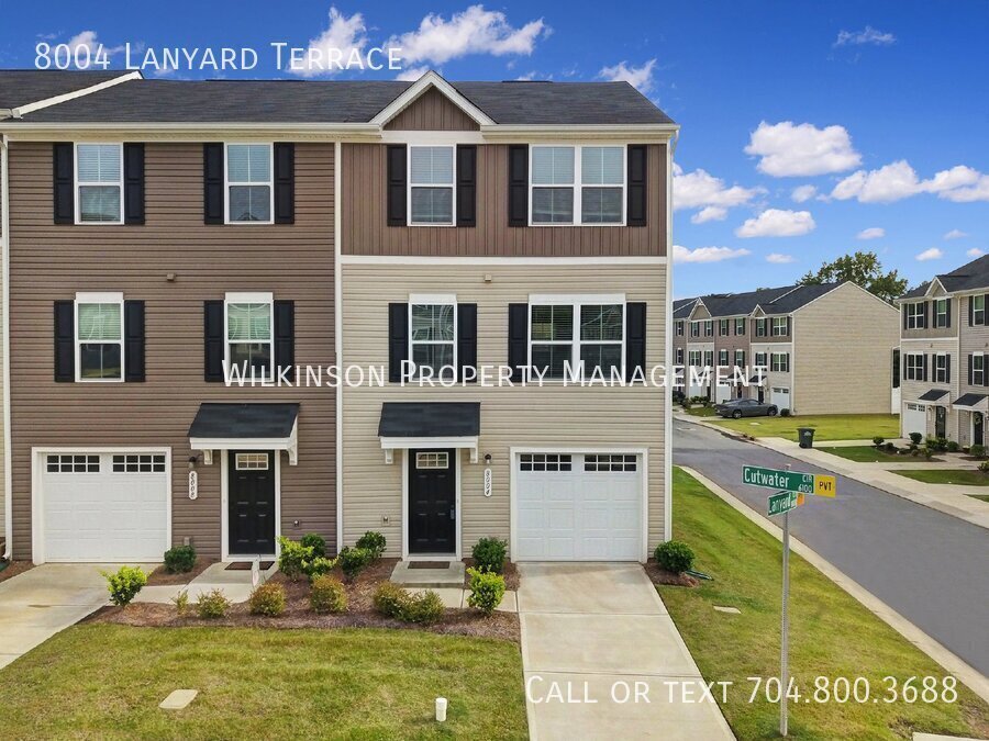 Primary Photo - A Lovely 3BR/2.5BTH Transitional Townhome ...