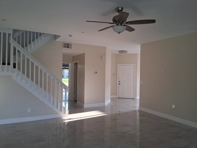 Foto del edificio - 19250 NW 22nd St