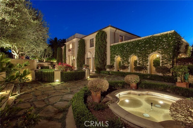 Building Photo - 10 Fairway