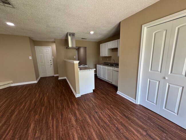 Foto del edificio - 17519 Poppy Trails Ln