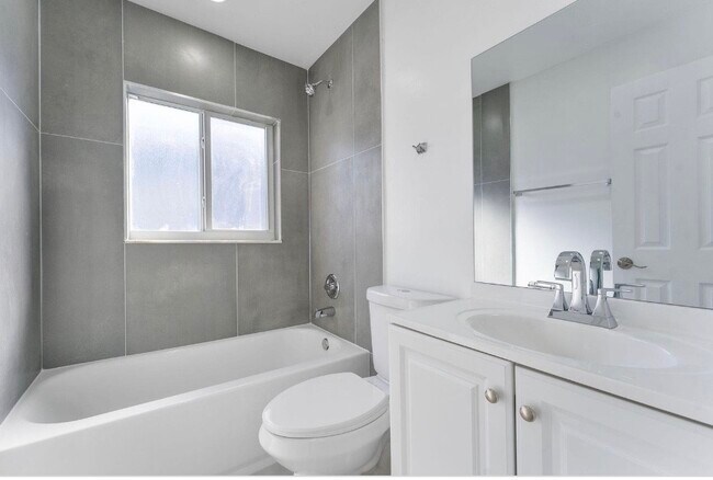 Foto del edificio - 240 NW 5th St